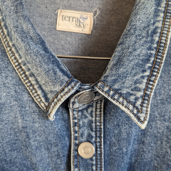Raw hem denim shirt jacket - Picture 2 of 6